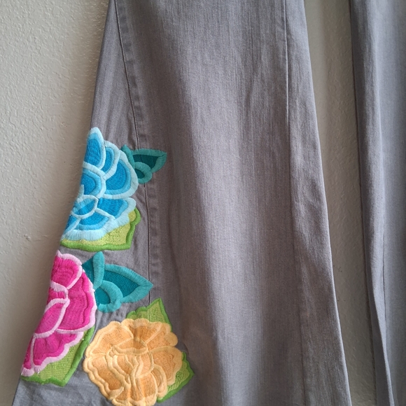 💖 Judith March Embroidered Vintage Gray Flare Pull On Jeans Floral Accents Sz L - Picture 6 of 10